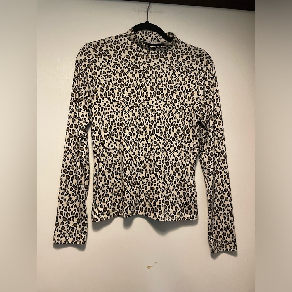 Gaze Women’s Leopard print Long Sleeve Shirt Size Medium